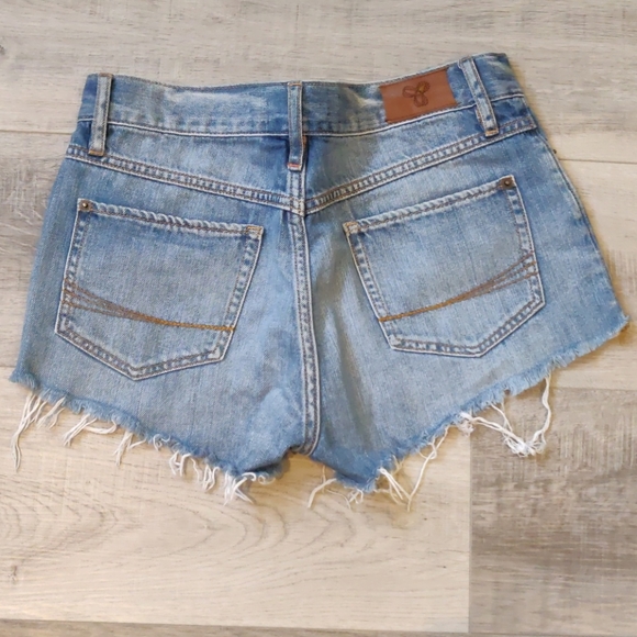 TNA high waisted cutoff denim shorts - Picture 2 of 2